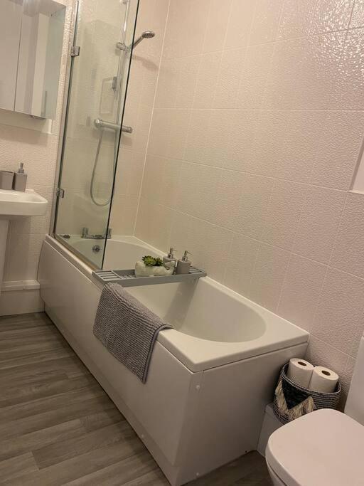 Luxury Riverfront Apartment Newport  Ngoại thất bức ảnh