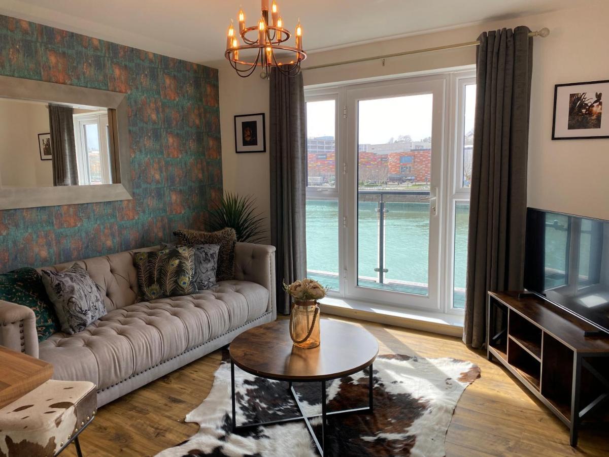 Luxury Riverfront Apartment Newport  Ngoại thất bức ảnh